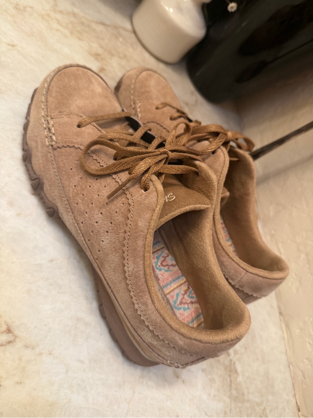 Skechers suede leather womens shoes sz 8